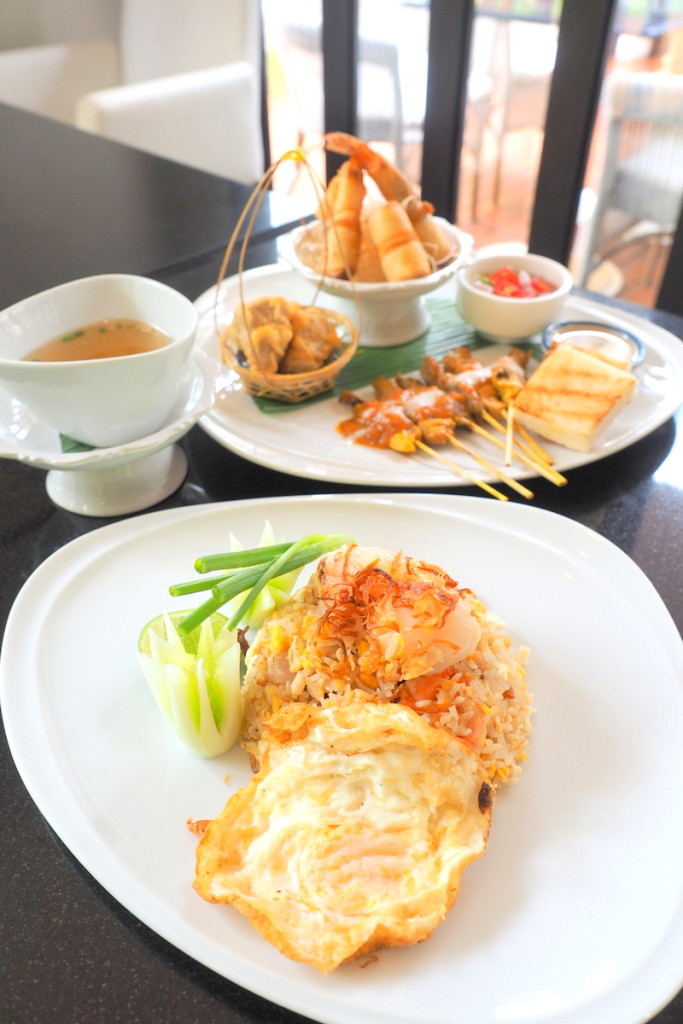 子どもに大人気のライチチャーハン(手前)。ライチの果肉から優しい甘みが出てます。